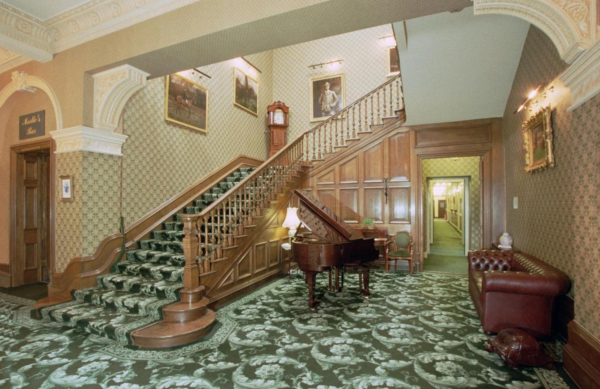 Tre-Ysgawen Hall & Spa Llangefni Extérieur photo